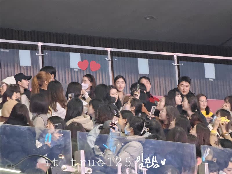 李俊昊個人演唱會特別邀請來《歡迎來到王之國》中的演員群，其中潤娥的現身引起熱議。（圖／翻攝自X）