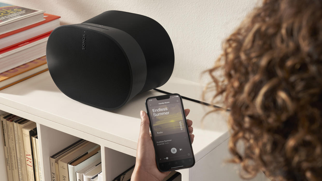  Sonos Era 300 lifestyle image. 