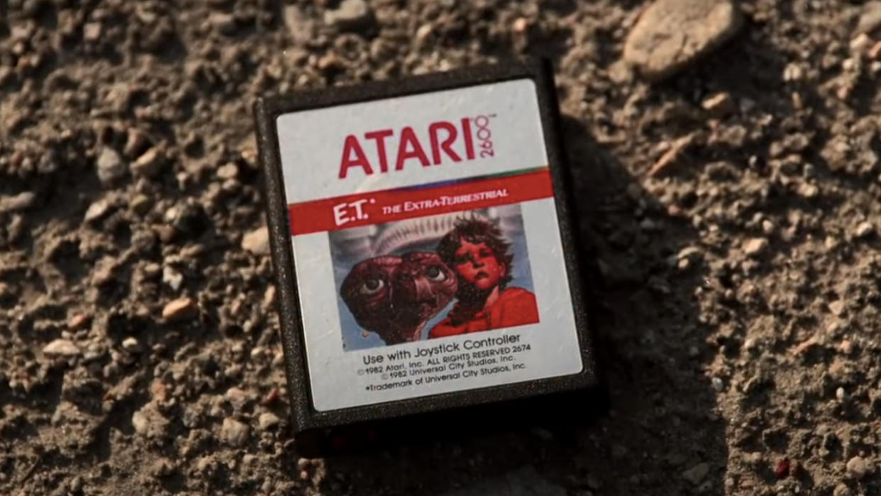  An ET Atari cartridge pictured on the ground in Atari: Game Over. 