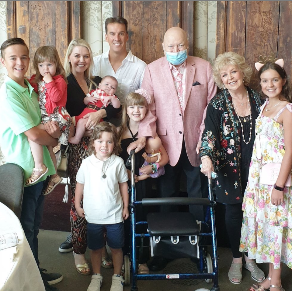 Bert and Patti with daughter Lauren, her husband Matt Welsh and their six grandchildren.