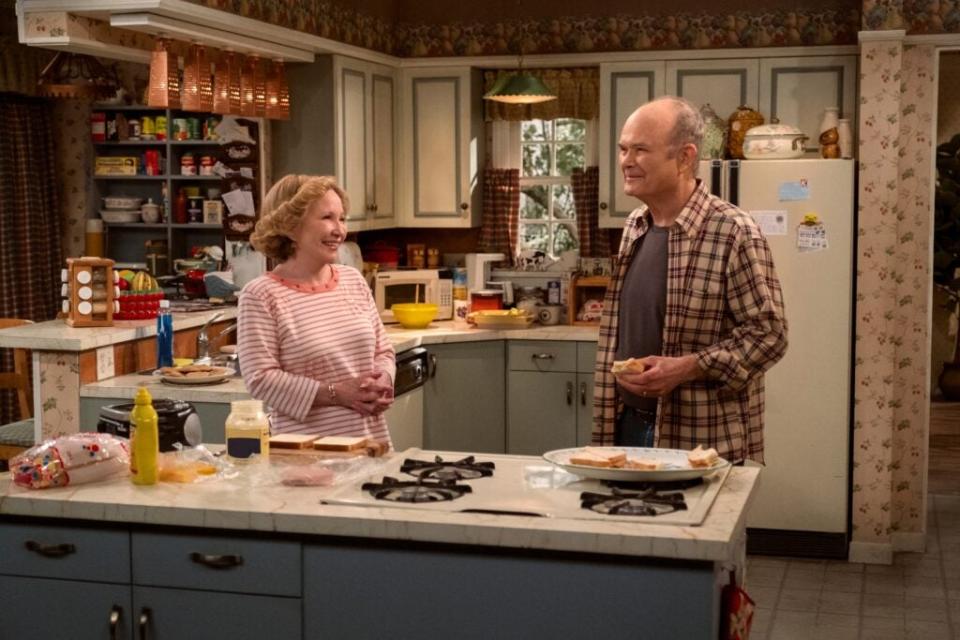 That ’90s Show. (L to R) Debra Jo Rupp as Kitty Forman, Kurtwood Smith as Red Forman in episode 101 of That ’90s Show. Cr. Patrick Wymore/Netflix