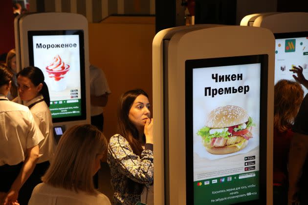 Le McDo russe vire au fiasco après pénurie de frites et pourritures (Ouverture du Vkousno i Totchka à Moscou le 12 juin 2022. Par Contributor/Getty Images) (Photo: Contributor via Getty Images)