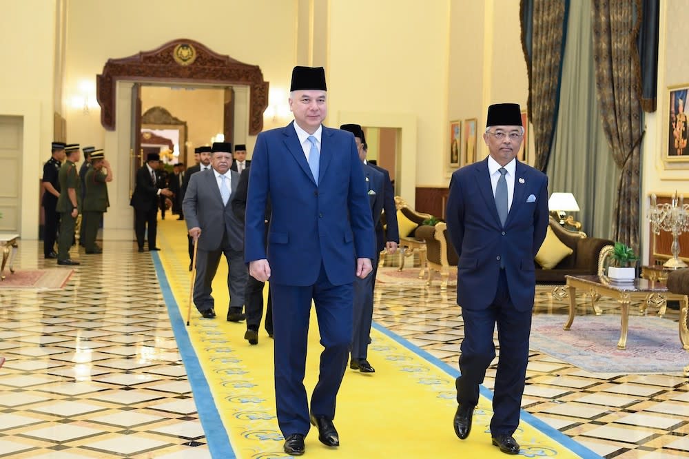 Yang di-Pertuan Agong Al-Sultan Abdullah Ri’ayatuddin Al-Mustafa Billah Shah (right) is seen here with Perak Sultan, Sultan Nazrin Shah.— Bernama pic