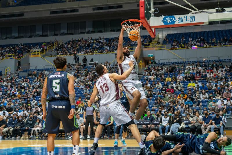 ▲台南獵鷹喜迎隊史最長六連勝。球團提供