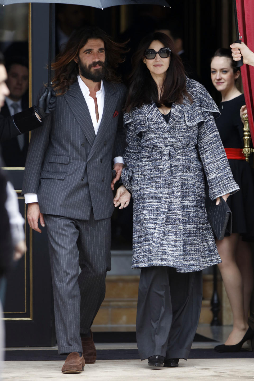 <p>Ha sido la Semana de la Moda de París el lugar escogido por la actriz italiana para dar oficialidad a un romance que hasta ahora había llevado con total secretismo. (Foto: Mehdi Taamallah / NurPhoto / Getty Images). </p>