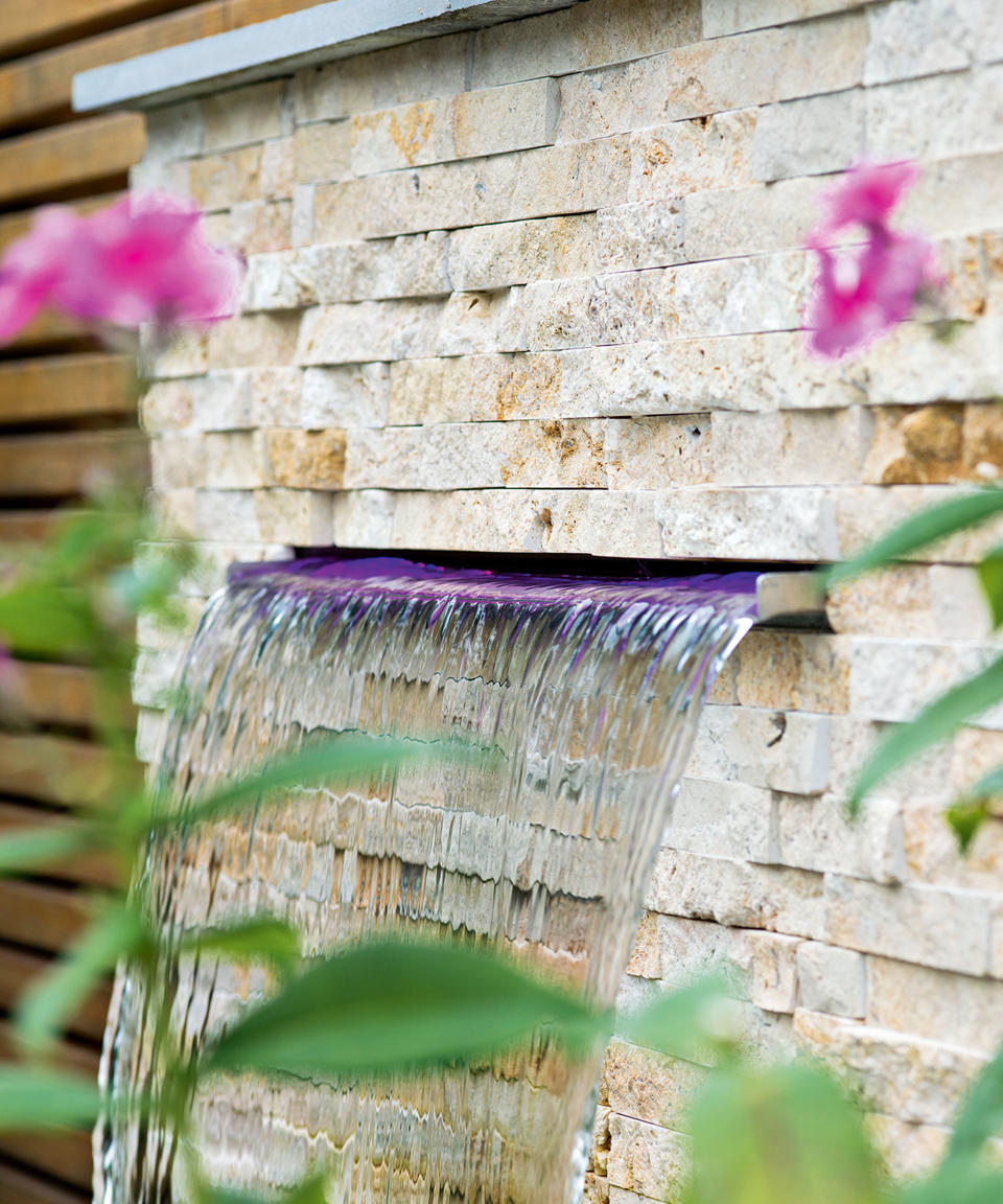 10. CREATE INTEREST WITH A WATER FEATURE