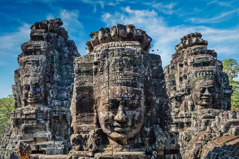 Caras de piedra del templo de Bayon, Angkor, Camboya. <a href="https://www.shutterstock.com/es/image-photo/ancient-stone-faces-bayon-temple-angkor-1204612663" rel="nofollow noopener" target="_blank" data-ylk="slk:Shutterstock;elm:context_link;itc:0;sec:content-canvas" class="link ">Shutterstock</a>