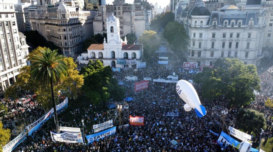 Concentración se dio en la Plaza de Mayo.