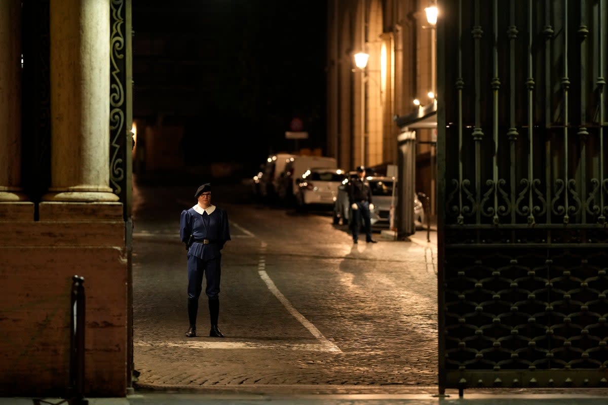 VATICANO-AUTO INTRUSO (AP)