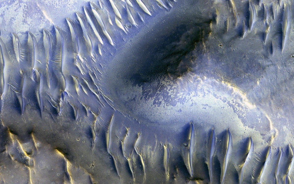 <p>An image taken by the Mars Reconnaissance Orbiter (MRO) and released March 29, 2017 shows a mound that appears to have blocked the path of dunes as they move south. North is to the left in this image. (Photo: NASA/JPL/University of Arizona/Handout via Reuters) </p>