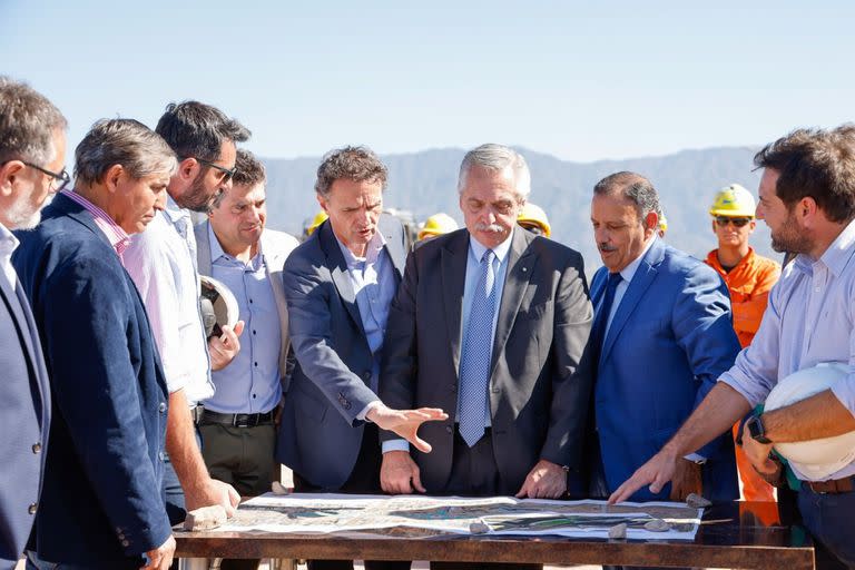 Este lunes, Alberto Fernández, Ricardo Quintela y Gabriel Katopodis recorrieron las obras del distribuidor vial de la RN 38 y RN 75, y la habilitación del puente de la Ruta 75