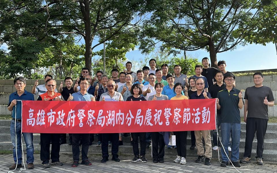 湖警慶祝警察節 警民同心茄萣海岸健走向前行。〈圖/記者蔡宗武翻攝〉