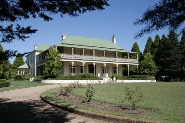 <p>Nicole blieb ihren Wurzeln treu und kaufte mit Ehemann Keith dieses 45 Hektar große Anwesen in Sutton Forest, New South Wales.<br> Bild: Drew Lindsay Real Estate </p>