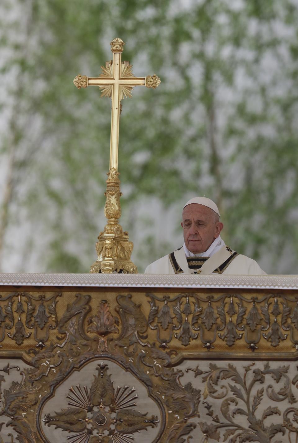 Pope Francis celebrates Easter Mass in St. Peter's Square at the Vatican, Sunday, April 21, 2019. (AP Photo/Andrew Medichini)