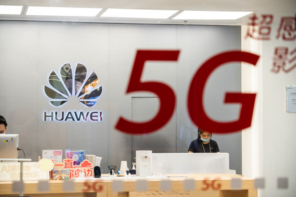 SHENZHEN, CHINA - 2020/10/05: Chinese multinational technology company Huawei logo and 5G sign seen at a store. (Photo by Alex Tai/SOPA Images/LightRocket via Getty Images)