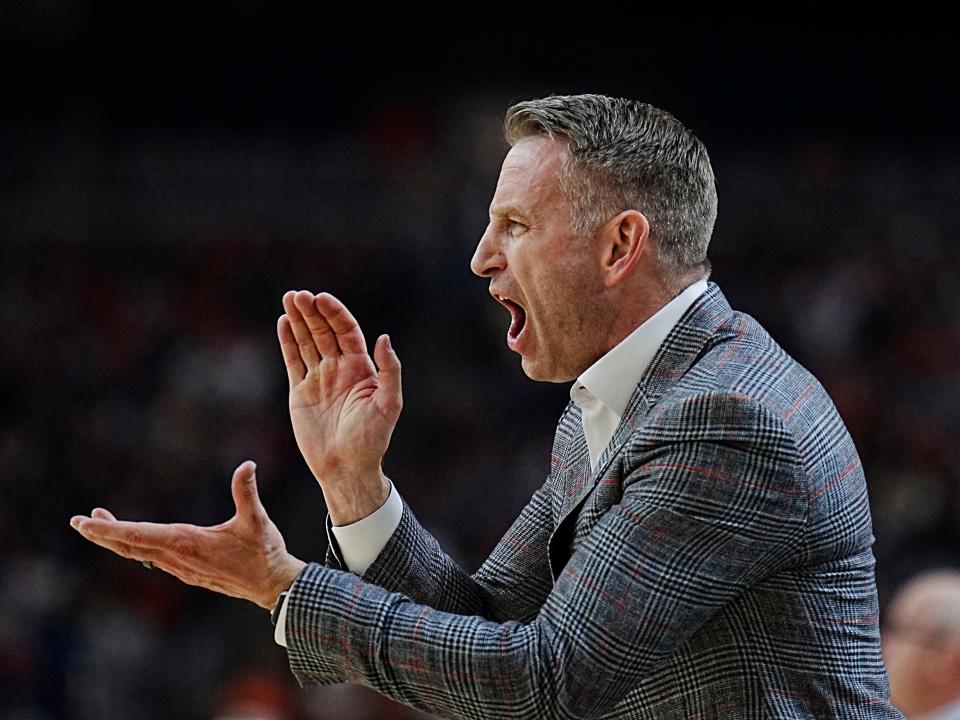Alabama head coach Nate Oats encourages his team against Connecticut during the Final Four semifinal game at State Farm Stadium.