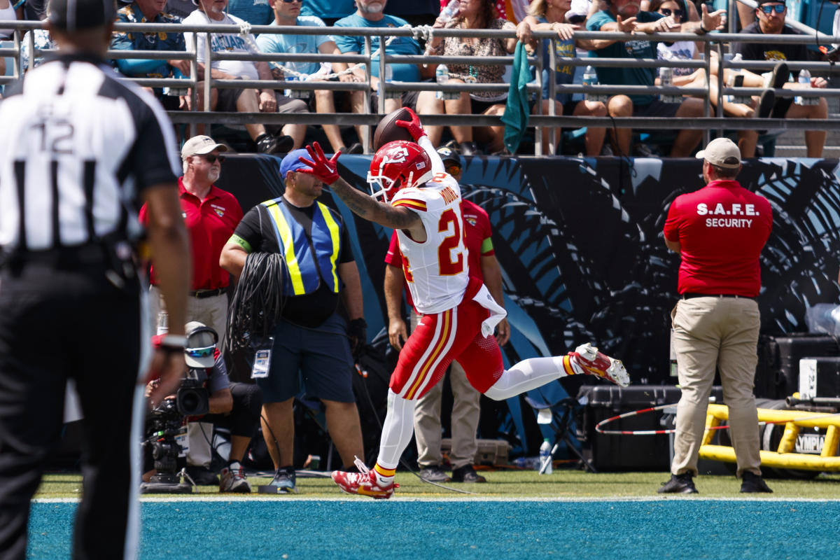 WATCH: Chiefs QB Patrick Mahomes seals win vs. Jaguars with long completion  to WR Skyy Moore