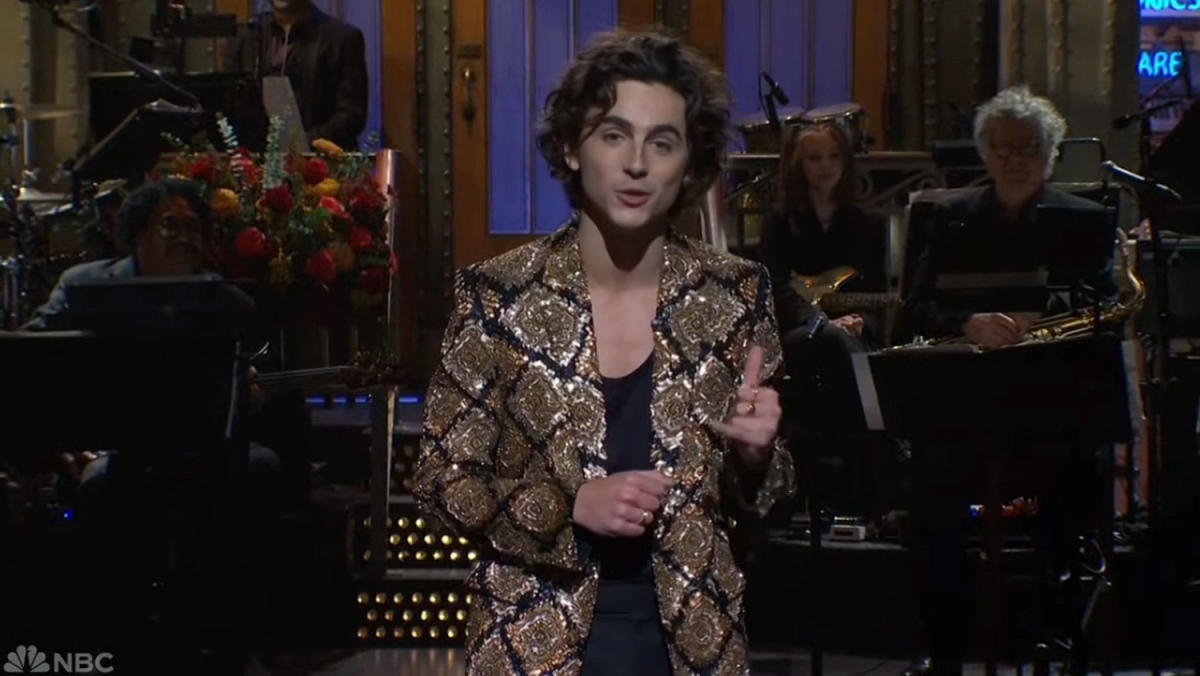 Timothée Chalamet Bursts Into Song In 'SNL' Monologue Acknowledging End Of  SAG-AFTRA Strike - Yahoo Sports