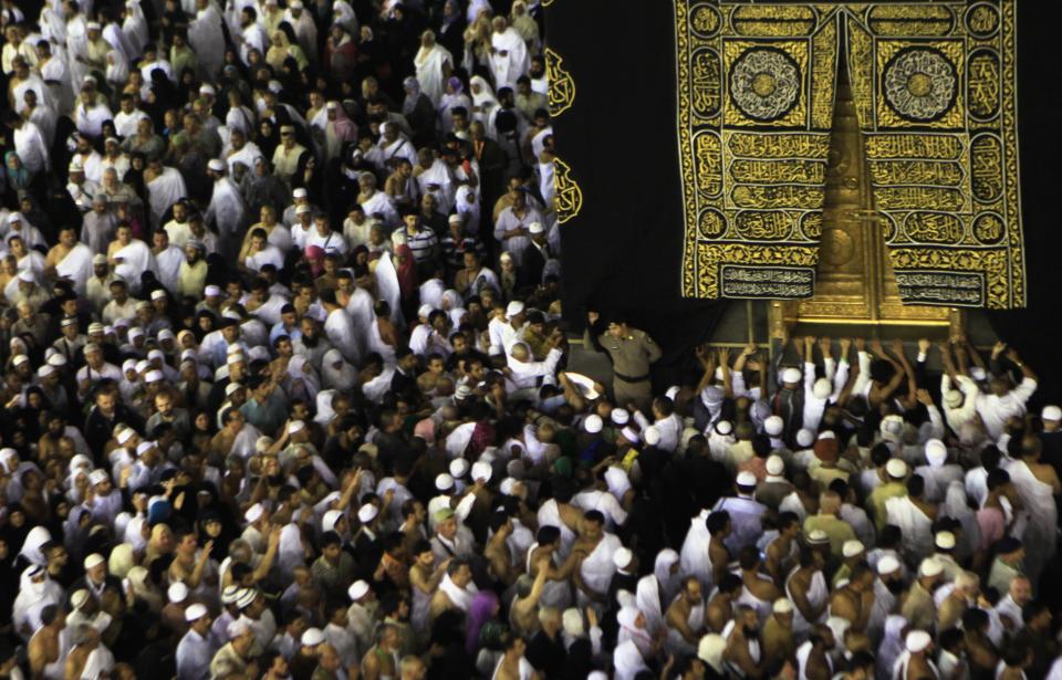 Muslims touch and pray at the door of the Kaaba, as well as touch and kiss the al-Hajr al-Aswad "Black Stone" during their Umrah Mawlid al-Nabawi pilgrimage, at the Grand Mosque in the holy city of Mecca January 13, 2014. Muslims mark Eid Mawlid al-Nabawi, or the birth of Prophet Mohammad on Tuesday. REUTERS/Amr Abdallah Dalsh (SAUDI ARABIA - Tags: RELIGION ANNIVERSARY)