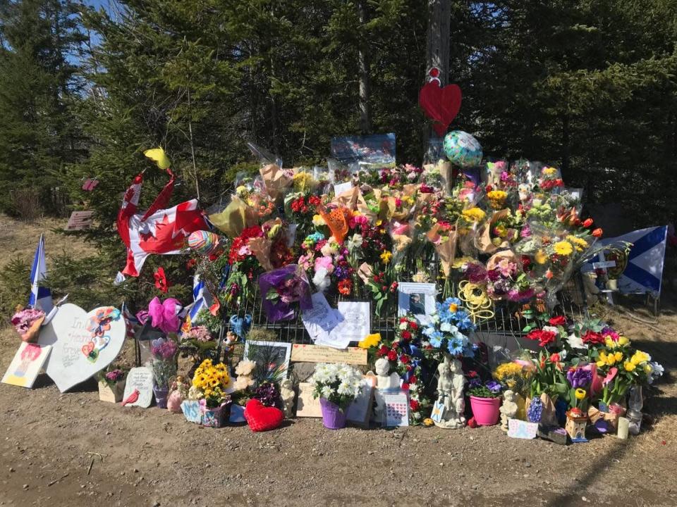 A memorial set up in Portapique, N.S. after the mass shooting in 2020. (H&#xe9;loise Rodriguez-Qizilbash/CBC - image credit)