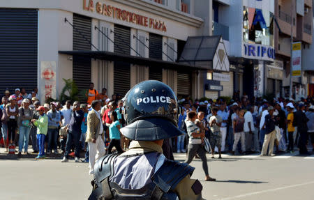 A riot policeman prepares to disperse opposition demonstrators protesting against new electoral laws in Antananarivo, Madagascar April 21, 2018. REUTERS/Clarel Faniry Rasoanaivo