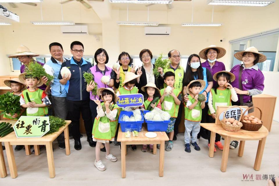 ▲彰化縣政府在舊社非營利幼兒園舉辦113年度公共化幼兒園聯合揭牌典禮，使更多家庭能夠享受平價的幼保服務，讓父母在育兒方面無後顧之憂。（記者陳雅芳攝）