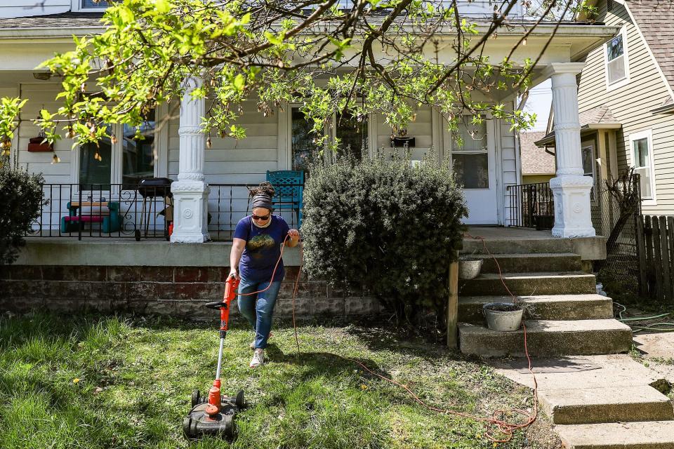 Indiana homeowners have plenty of choices when it comes to seeding their yards, but is there a good low-maintenance pet-friendly option?