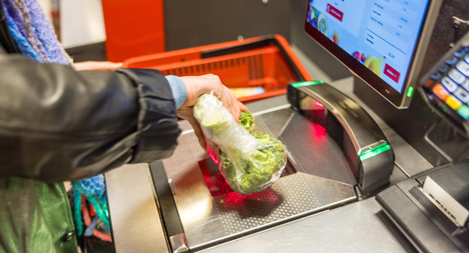 I broccoli vengono controllati alla cassa self-service