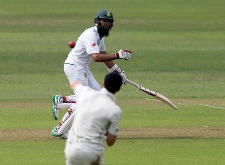 South Africa's Hashim Amla runs as New Zealand's Mitchell Santner attempts unsuccessfully to run him out during the first cricket test match in Durban, South Africa, August 19, 2016. REUTERS/Rogan Ward