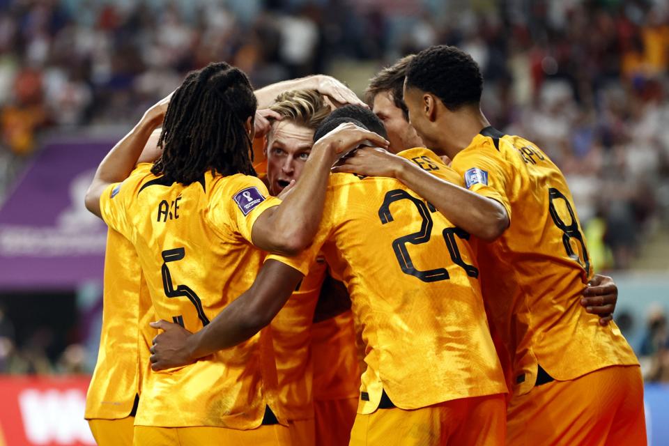 AL-RAYYAN - (lr) Nathan Ake of Holland, Frenkie de Jong of Holland, Denzel Dumfries of Holland, Cody Gakpo of Holland, Memphis Depay of Holland celebrate the 1-0 during the FIFA World Cup Qatar 2022 round of 16 match between the Netherlands and the United States at the Khalifa International stadium on December 3, 2022 in AL-Rayyan, Qatar. ANP MAURICE VAN STONE (Photo by ANP via Getty Images)