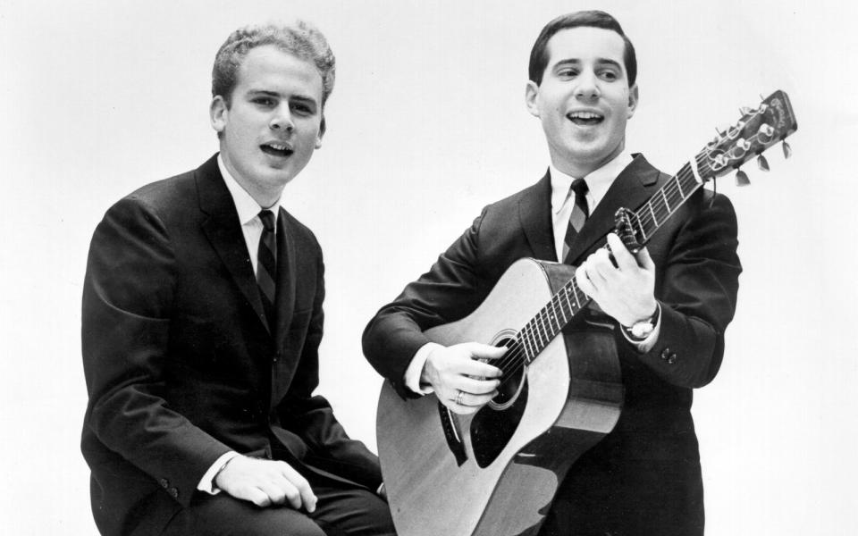 Unter dem Namen Tom & Jerry Anfang der 60er-Jahre noch erfolglos, wurden Paul Simon (rechts) und Art Garfunkel Mitte der 60er-Jahre dank Hits wie "Sound Of Silence" zu Folk-Pop-Stars. (Bild: Columbia Records/Michael Ochs Archives/Getty Images)