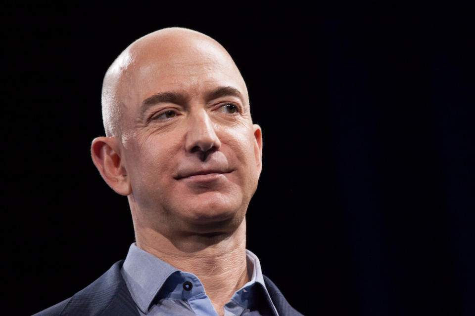 <p>Al primo posto tra i più ricchi al mondo c’è mister Amazon, Jeff Bezos, che ha un patrimonio stimato di 142 miliardi di dollari. (Credits – Getty Images) </p>