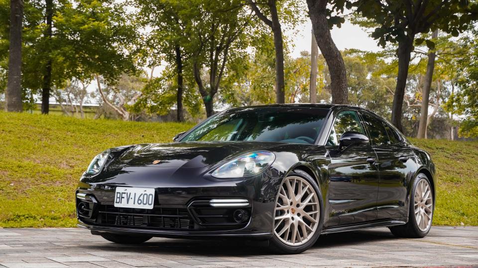 Porsche Panamera 10 Years Edition 售價 570 萬元起。