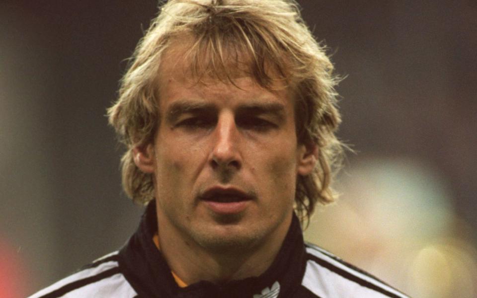 Wenn es darum ging, wann die Haare denn nun wirklich mal geschnitten werden müssen, hatte auch Jürgen Klinsmann immer eine hohe Schmerzgrenze. (Bild: David Rogers/Allsport/Getty Images)