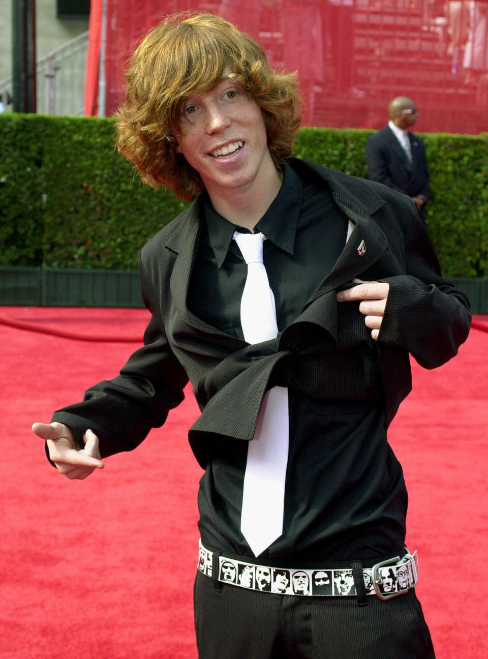 <p>Snowboarder Shaun White shows off his belt as he arrives at the 11th annual ESPY Awards, Wednesday, July 16, 2003, in Los Angeles. The ESPY Awards honor the year’s top performances and sports moments. White is nominated for best action sports athlete. (AP Photo/Jerome T. Nakagawa) </p>