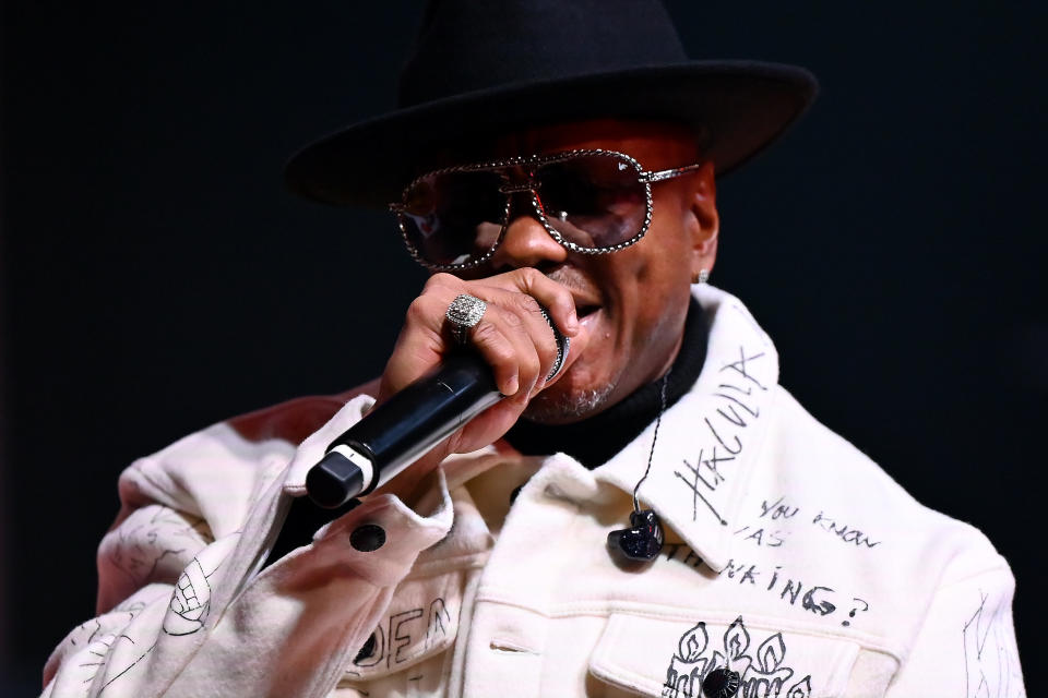 ATLANTA, GEORGIA – NOVEMBER 03: Donell Jones performs onstage during The Shhh Show at The Buckhead Theater on November 03, 2022 in Atlanta, Georgia. (Photo by Derek White/Getty Images)