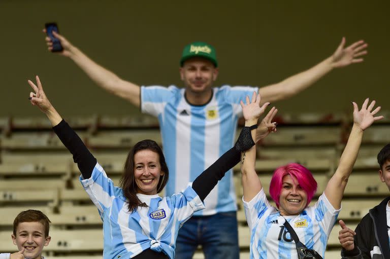 Familias, chicos... las postales de un domingo feliz en el Monumental, con muchas sonrisas