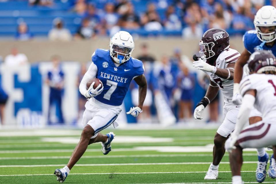 Wide receiver Barion Brown (7) and Kentucky face No. 22 Florida at Kroger Field on Saturday in a game that will be televised nationally on ESPN.