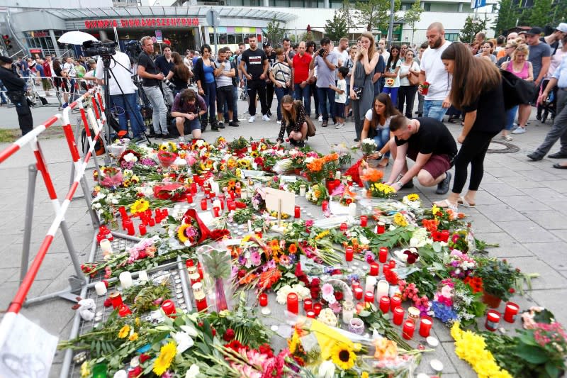 Le jeune homme qui a ouvert le feu vendredi soir dans un centre commercial de Munich, tuant neuf personnes, et semé la panique dans la ville n'avait apparemment aucun lien avec l'organisation Etat islamique (EI). /Photo prise le 23 juillet 2016/REUTERS/Arnd Wiegmann