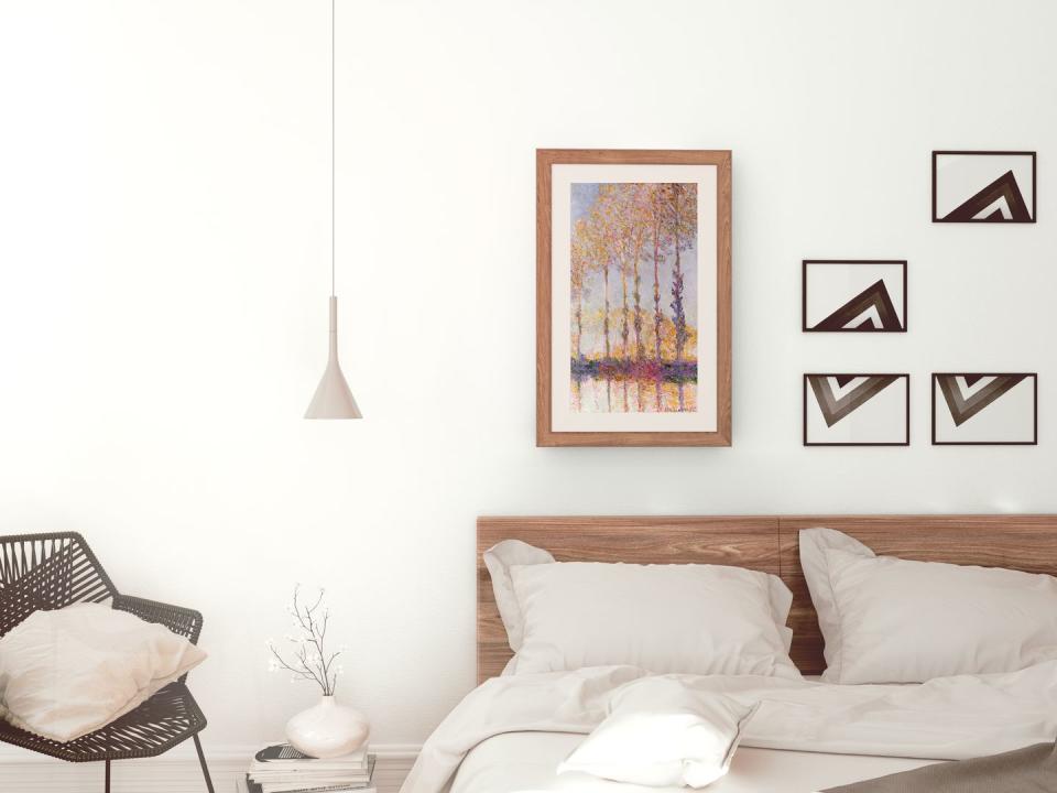 wall art gallery in bedroom