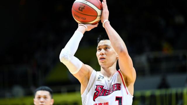 All Eyes on NBA Sensation Jeremy Lin