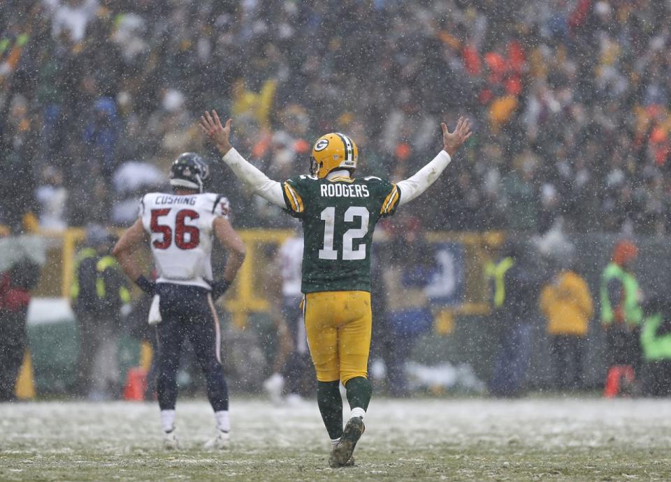 <p>Der Quarterback der Green Bay Packers, Aaron Rodgers, jubelt, nachdem sein Pass in der zweiten Halbzeit des NFL Football-Spiels gegen Houston Texas zum Touchdown durch Jordy Nelson geführt hat. (Bild: Matt Ludtke/ AP) </p>