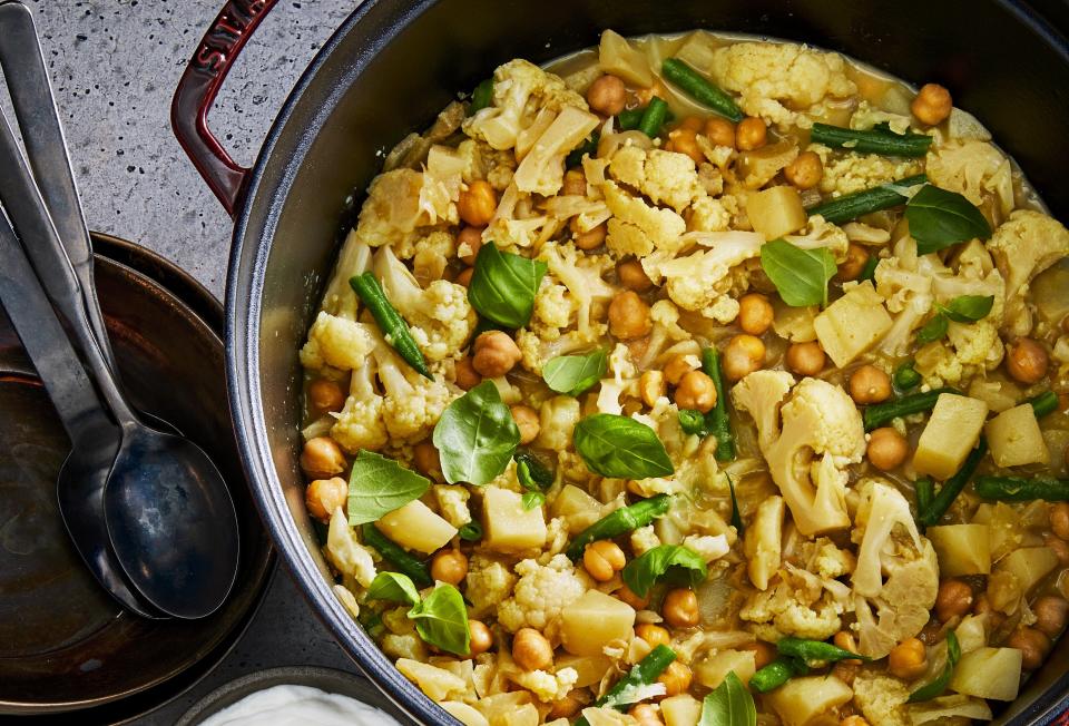 Green Curry Stew With Potatoes and Cauliflower