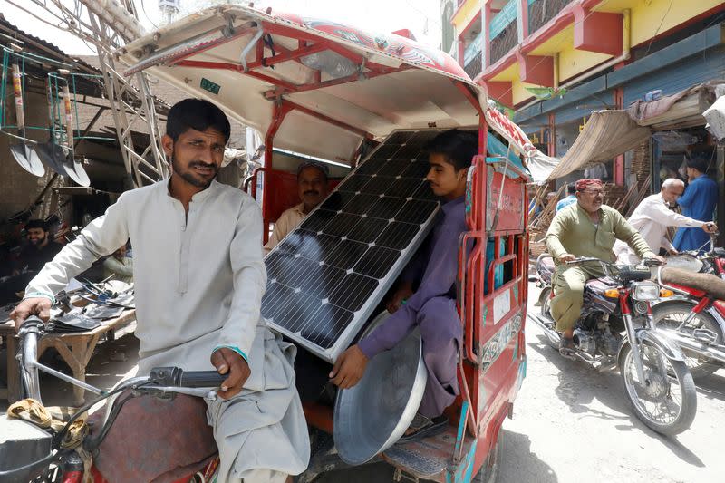 The Wider Image: In hottest city on Earth, mothers bear brunt of climate change