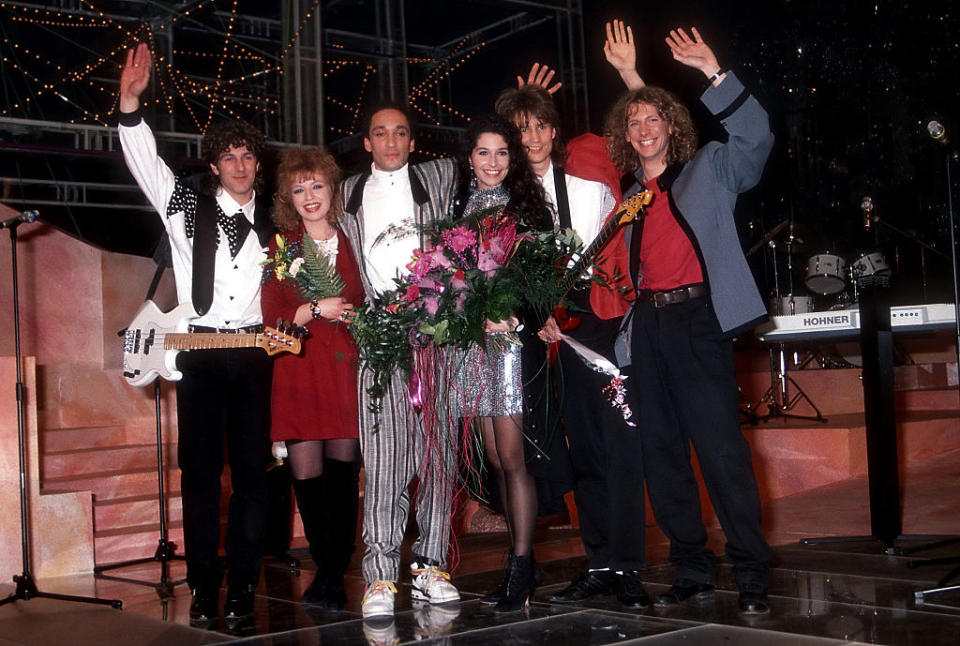 1987: Wind, Song: "Lass' die Sonne in dein Herz", Platzierung: Platz 2 mit 141 Punkten. Das wurde aus der Popgruppe: Die Schlagerband Wind war auch in den Jahren nach ihrem Auftritt beim ESC noch sehr aktiv, allerdings in mehrfach wechselnder Besetzung. 1992 versuchte es die Band noch einmal beim Grand Prix, schaffte es nur noch auf Platz 16. Ab 1998 war von den ursprünglichen Mitgliedern der Band, Alexander Heiler, Rainer Höglmeier, Willie Jacob, Sami Kalifa, Petra Scheeser und Christiane von Kutzschenbach, keiner mehr dabei. (Bild-Copyright: Peter Bischoff/Getty Images)