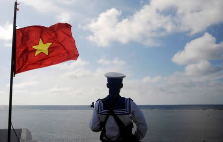 FILE PHOTO: A Vietnamese naval soldier stands quard at Thuyen Chai island in the Spratly archipelago January 17, 2013. REUTERS/Quang Le/File Photo