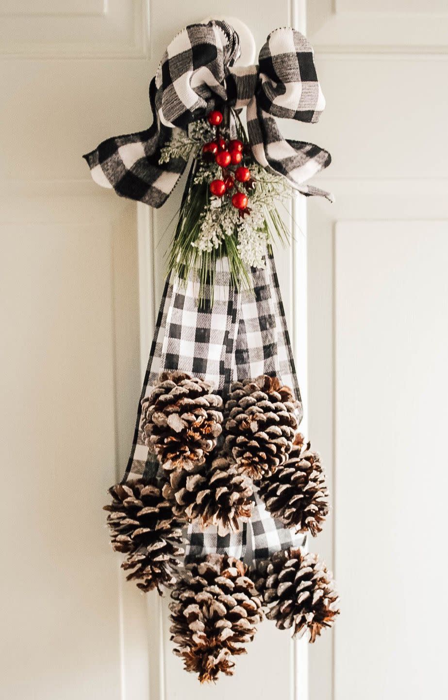 diy christmas door decorations pine cone swag