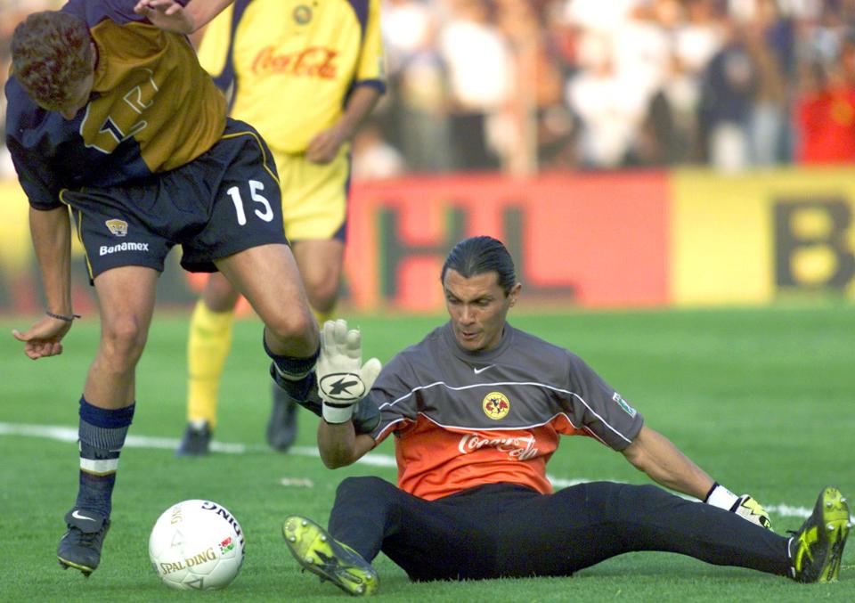 Adolfo Ríos fue uno de los jugadores que pasó del Necaxa al América y fue clave en el título del Verano 2002. (Foto: ALFREDO ESTRELLA/AFP via Getty Images).