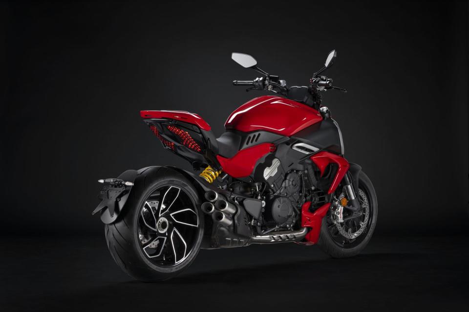 2023 ducati diavel v4