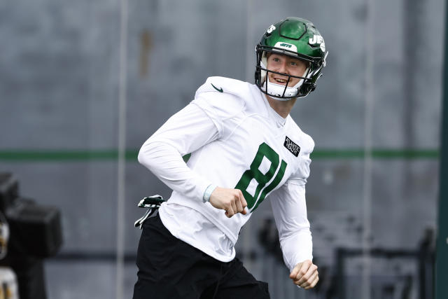 THIS CORRECTS THE LAST NAME TO KUNTZ, NOT KURTZ AS ORIGINALLY SENT - New York Jets tight end Zack Kuntz (81) runs a play during the team's NFL football rookie minicamp, Friday, May 5, 2023, in Florham Park, N.J. (AP Photo/Rich Schultz)